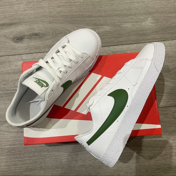 💚🤍Nike Blazer Low GS Forest Green💚🤍 - Picture 9 of 11